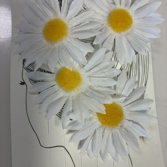 Cat earrings & daisy hairclips NWT. - Picture 3 of 5